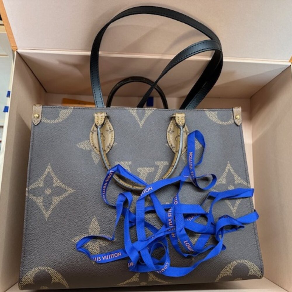 Louis Vuitton Monogram OnThe Go MM - Picture 3 of 13